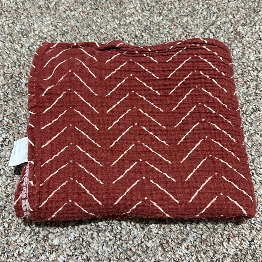 Itzy Ritzy nursing cover/blanket
